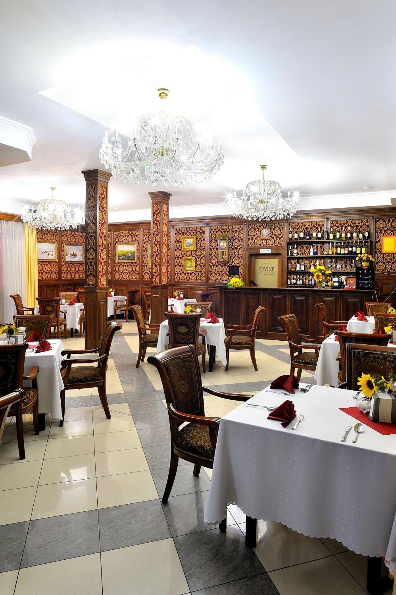 Hotel Restauracja Twist Krosno Exteriör bild