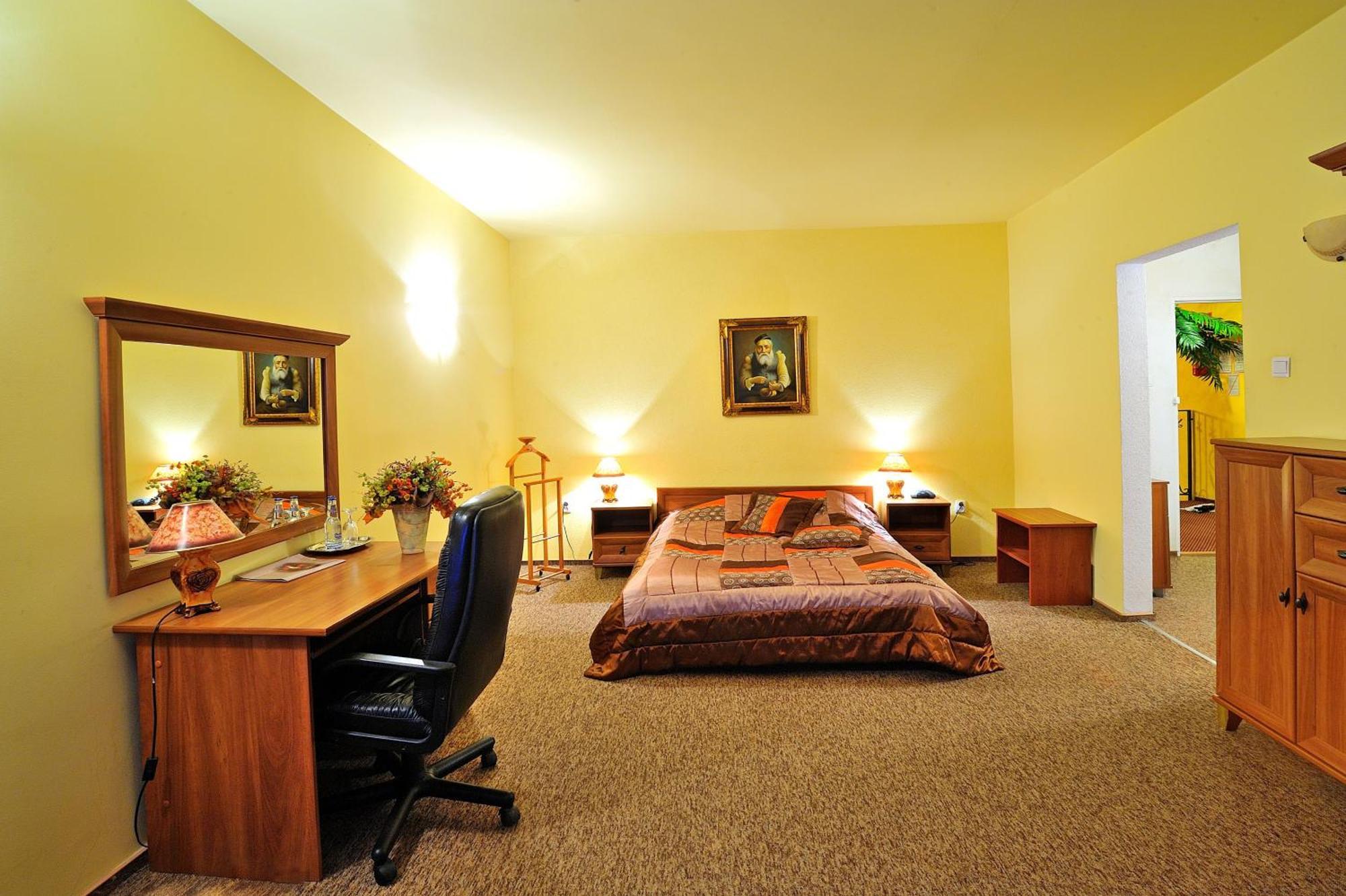 Hotel Restauracja Twist Krosno Exteriör bild